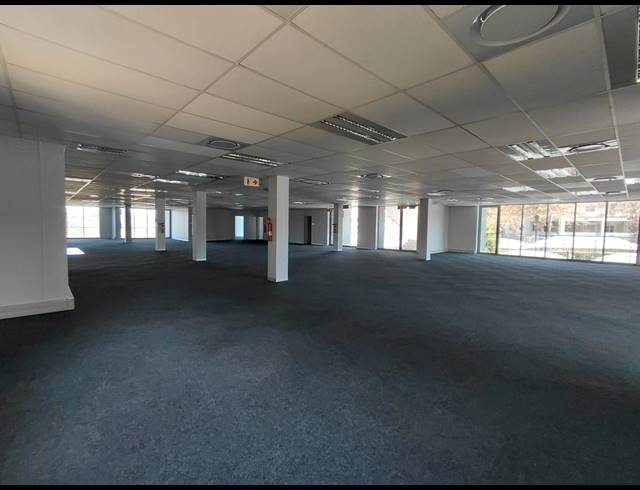 659M² OFFICE TO LET IN BRYANSTON